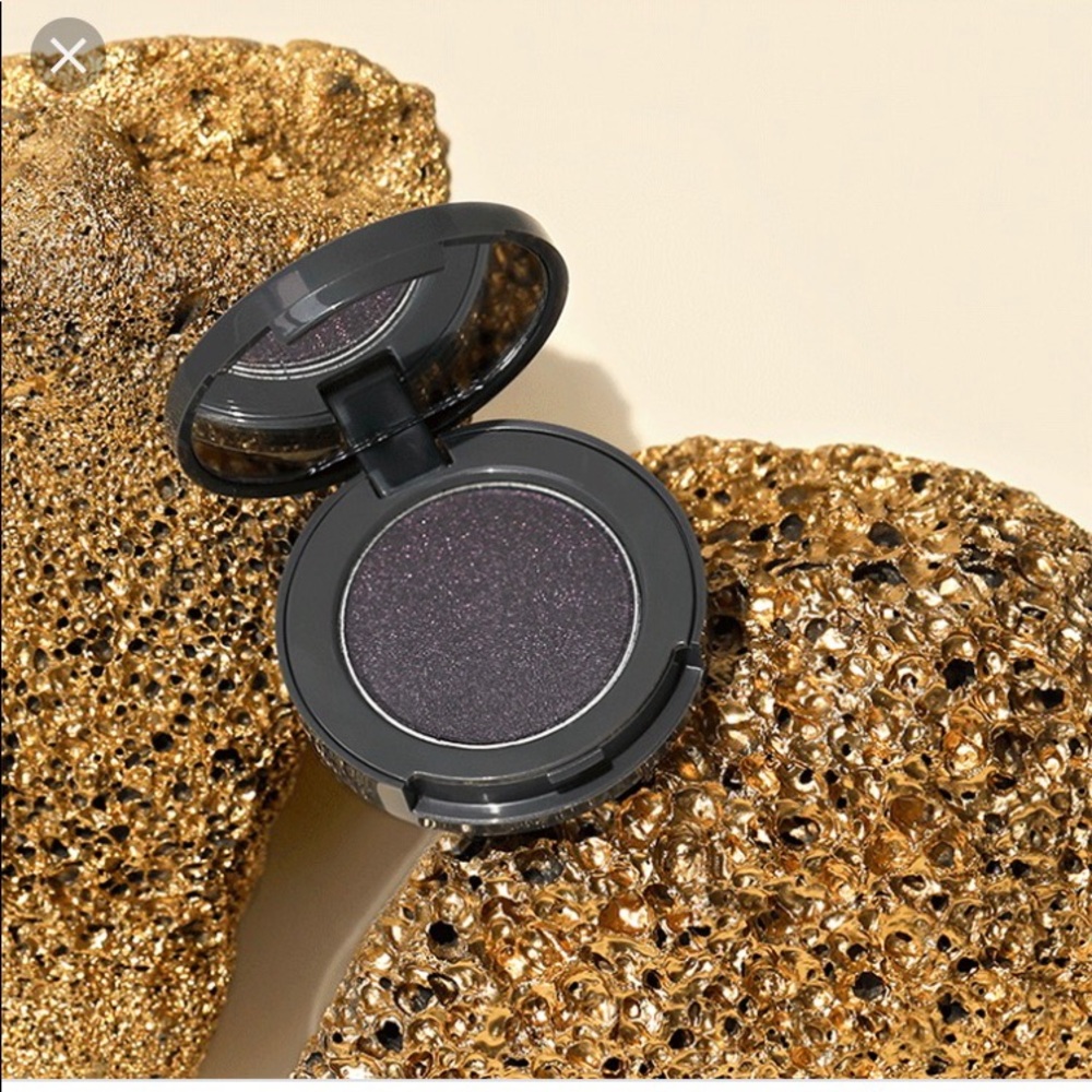 Becca Volcano  Goddess eyeshadow + eyeliner